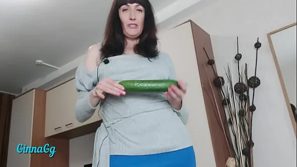 XXX my creamy cunt started leaking from the cucumber. fisting and squirting热门视频